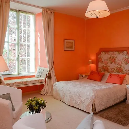 Couette-café Chateau La Cour 3*
